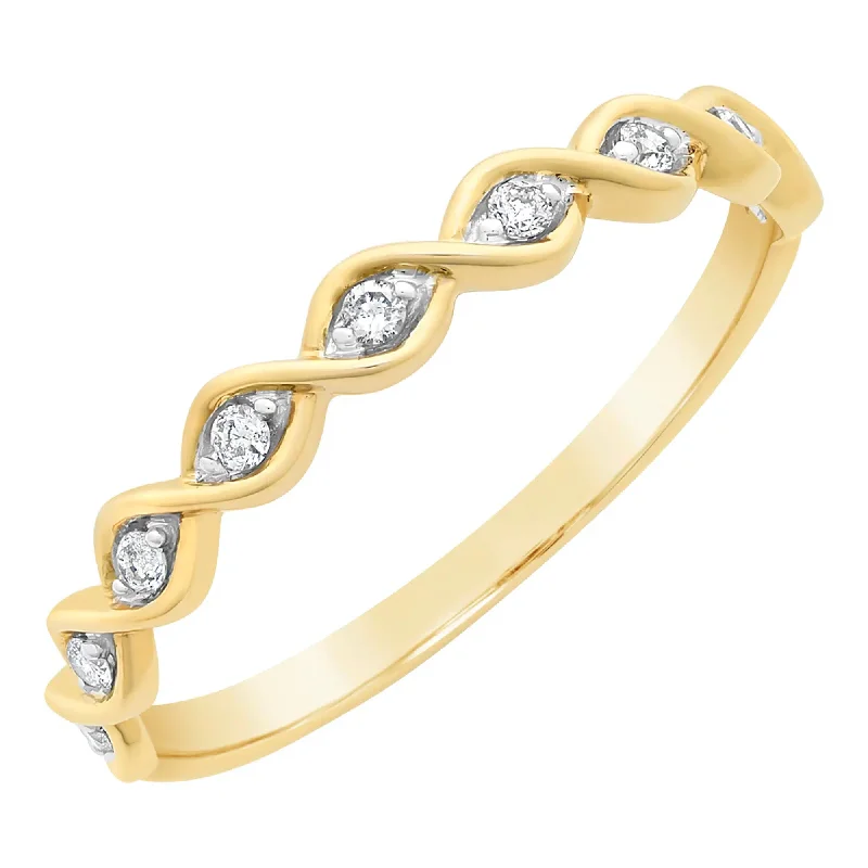 Cushion - Cut Women's Diamond Rings in Platinum with a Soft and Romantic Appearance9ct Yellow Gold Diamond Twist Ring