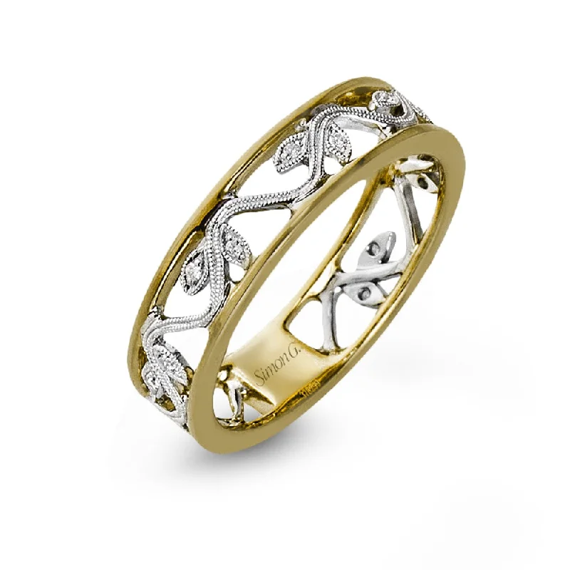 Tennis - Style Women's Diamond Rings with a Continuous Row of Diamonds for a Classic and Versatile LookDiamond Vine-Detailed Right Hand Ring