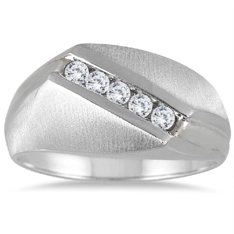 Pear - Shaped Women's Diamond Rings in Yellow Gold with a Single - Diamond Pendant Look1/4 Carat TW Diamond Men's Ring in 10K White Gold