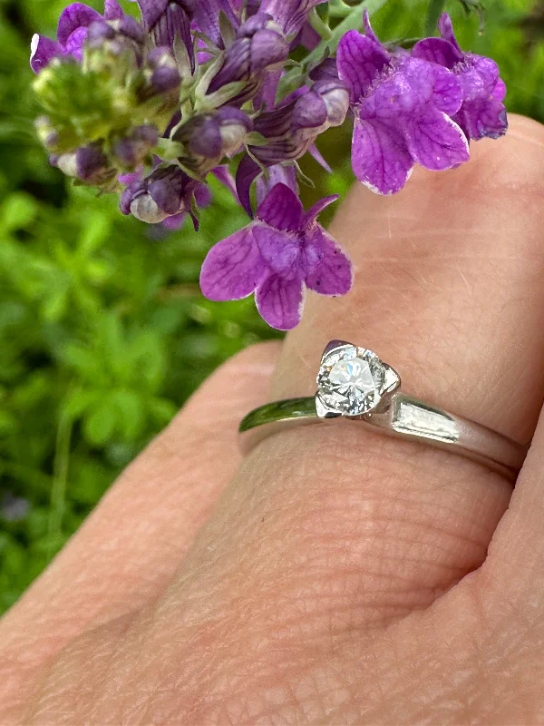 Men's Malachite Engagement Rings in 14K Gold with a Carved Stone CenterpiecePlatinum 0.20ct brilliant natural Diamond ring size M