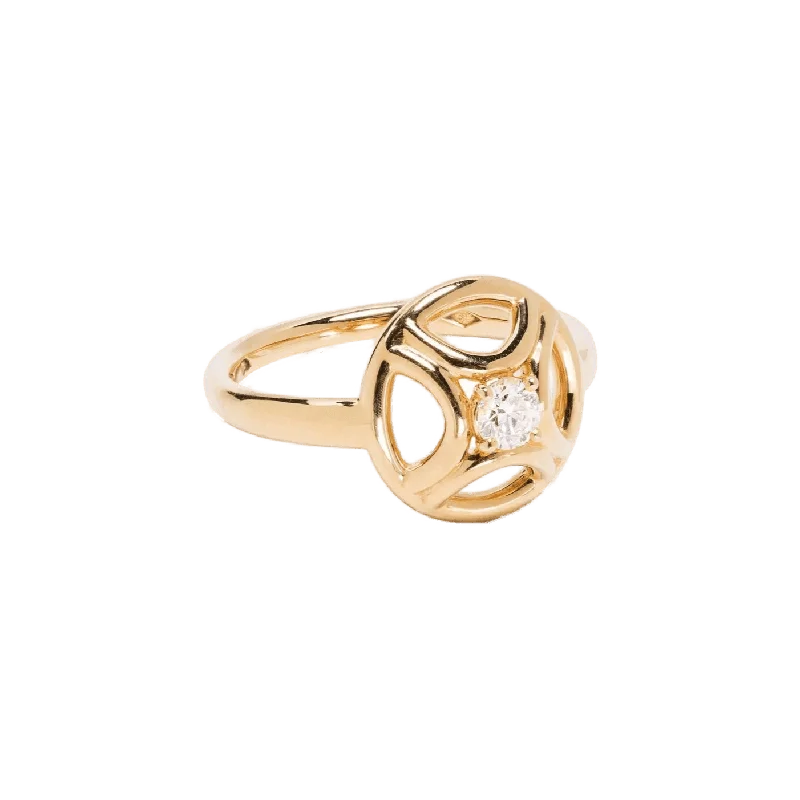 Magnetic Fashion Rings in Stainless Steel with a Modern, Interlocking DesignPerpétuel.le solitaire ring