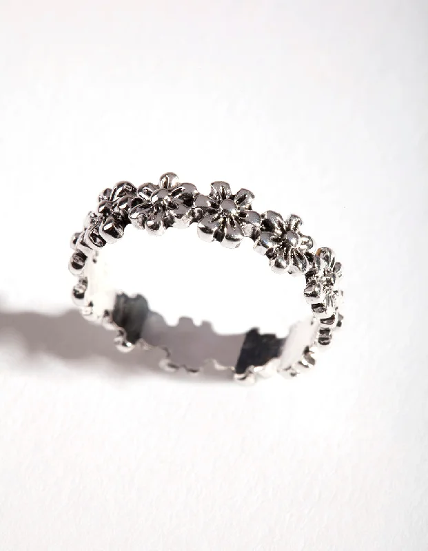 Textured Fashion Rings in Pewter with Hammered and Embossed SurfacesSilver Continuous Flower Ring