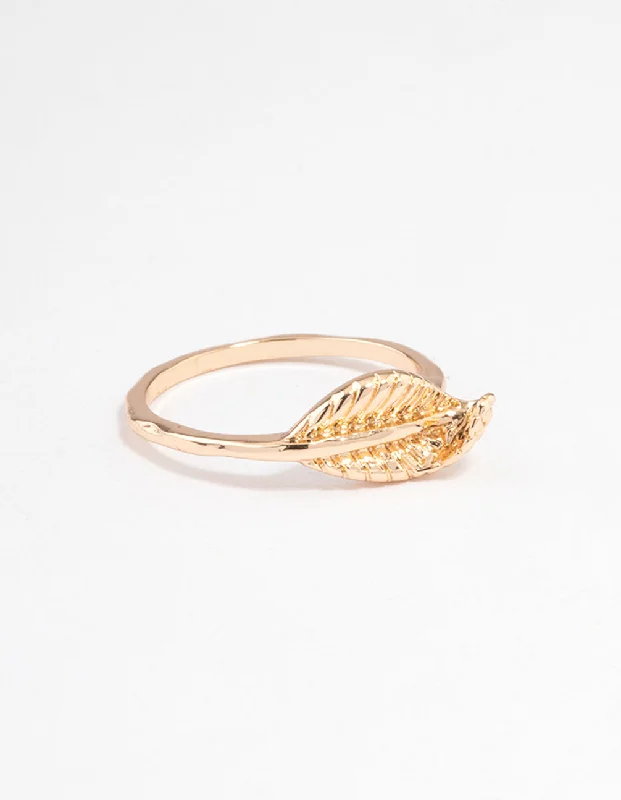 Magnetic Fashion Rings in Stainless Steel with a Modern, Interlocking DesignGold Lovely Leaf Ring