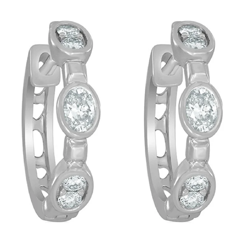 Aquamarine and diamond engagement ring in a 18K white - gold setting with a scalloped edgeClassic White Gold Diamond Huggie Earrings, 0.375 cttw