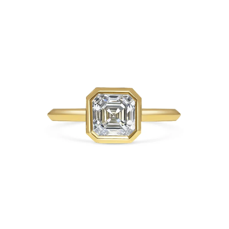 Cluster Engagement Rings with Multiple Small Diamonds Arranged in a Stunning DesignInes Ring - Asscher Cut