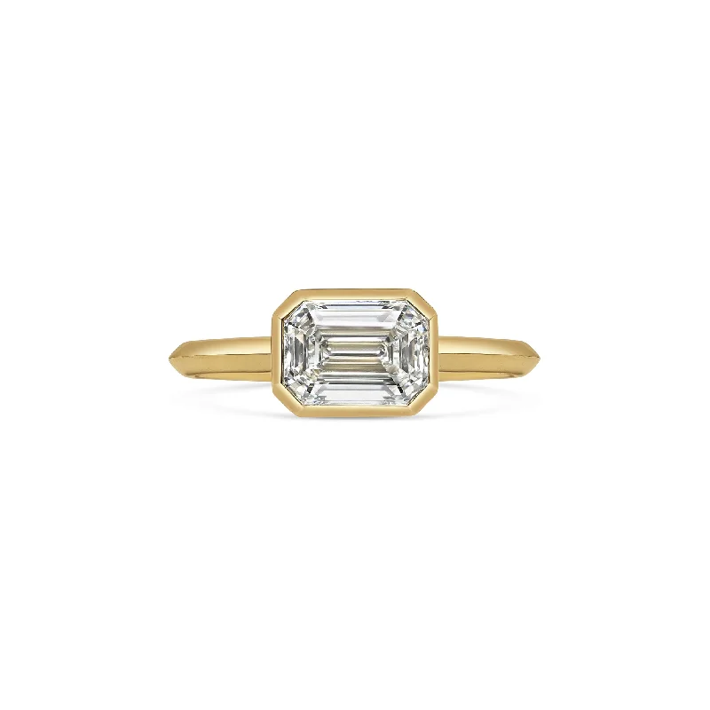 Signature - Design Engagement Rings with a Brand - Exclusive Pattern and Premium DiamondsInes Ring - Emerald Cut