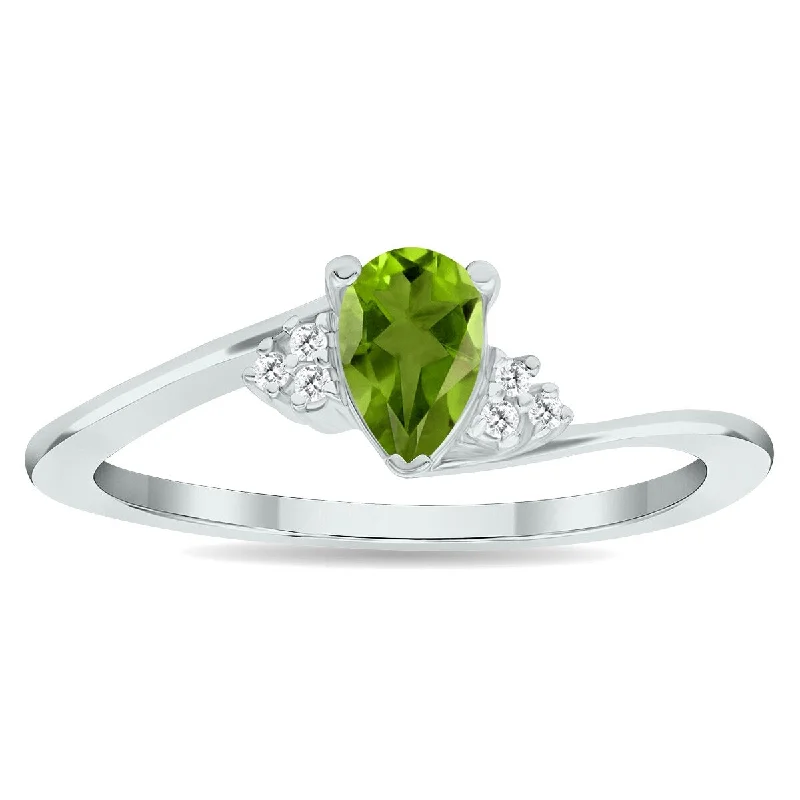 Aquamarine Gemstone Rings in 9K Gold with a Bezel Setting for a Modern and Secure FitWomen's Peridot and Diamond Tierra Ring in 10K White Gold