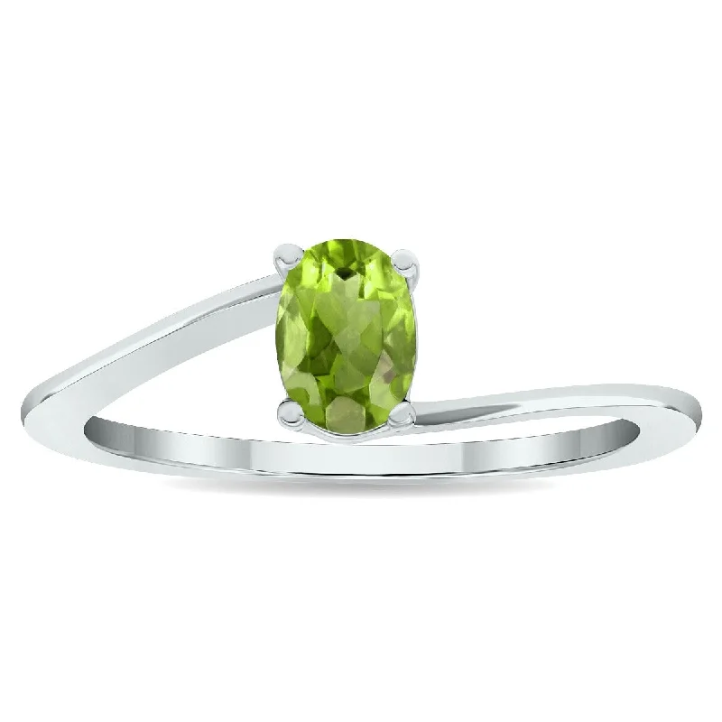 Garnet Gemstone Rings in 18K Gold Vermeil with Intricate Engravings for a Traditional AestheticWomen's Solitaire Peridot Wave Ring in 10K White Gold